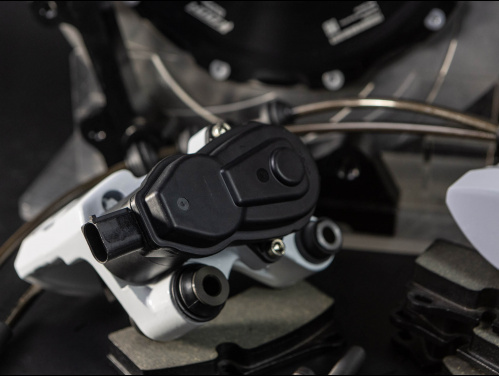 Тормозная тюнинг-система RAM 1500 V (DT) (2018-2024) ICOOH X42, (380*28mm, Фиксированный, Насечки), поршней: 4, задняя ось, цвет: Белый X42-728-W-03-0C-01-02-0A-05-02-02